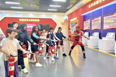 安全无国界 中外青少年共习防灾应急技能