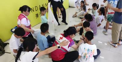 氛围感拉满！红十字公益急救小铺，点亮少年安全成长路