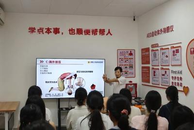 助学资助+救护培训 双份开学礼助力新生启航