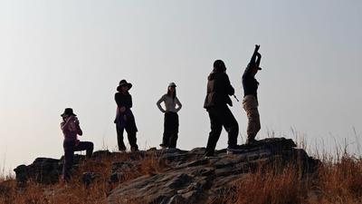 登山徒步运动演变为生活文化符号，资深人士给出提醒