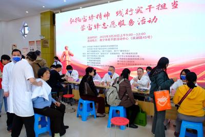 宝视频 | 义诊现场出现“AI医生”  市民争相体验“科技号脉”