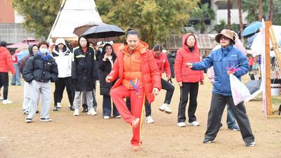 投壶、套圈、踢毽子……江南训练基地丰富活动庆祝“三八”节