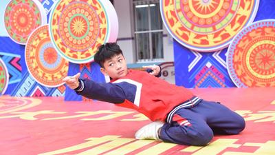燃爆了！南宁“小孩哥”自创“醉拳”杀进国际街舞大赛四强