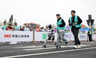 人形机器人，全球首“跑”！