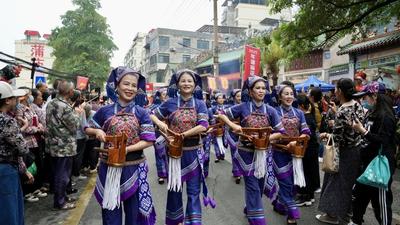 宝视频 | 看不完看不够！ 千人民俗巡游表演超精彩