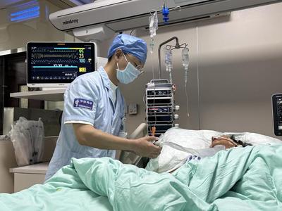 急诊护理“尖兵”：用热爱托举生命 