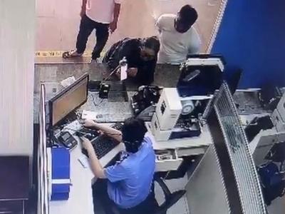 无声胜有声！车站售票员用一张纸完成“对话”