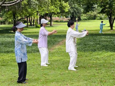 警惕银发族的“脚下危机”