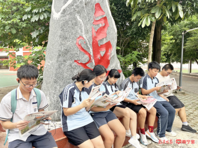 本报《2025南宁中考招生服务手册》发放  为中考学生志愿填报送上及时雨