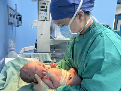 “国庆宝宝”来报到  医护人员悉心护航