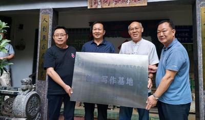 40多位文艺家齐聚    抒怀咏志庆“双节”