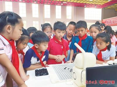 校园科技节 点燃科创梦想