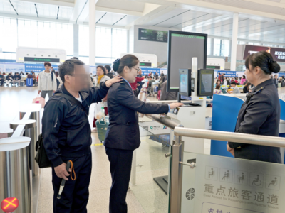 暖光 看见看不见的力量 | 一束光的陪伴 一路通的旅程