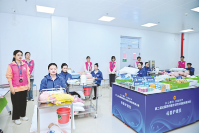 全国家政能手在邕切磋技艺 