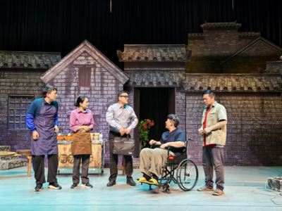 轻喜剧《三街两巷》圆满落幕  全区演出96场 生动诠释“老友情”